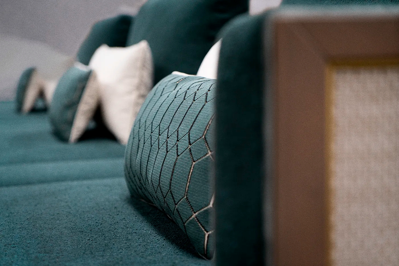 milan-sofa-04.webp